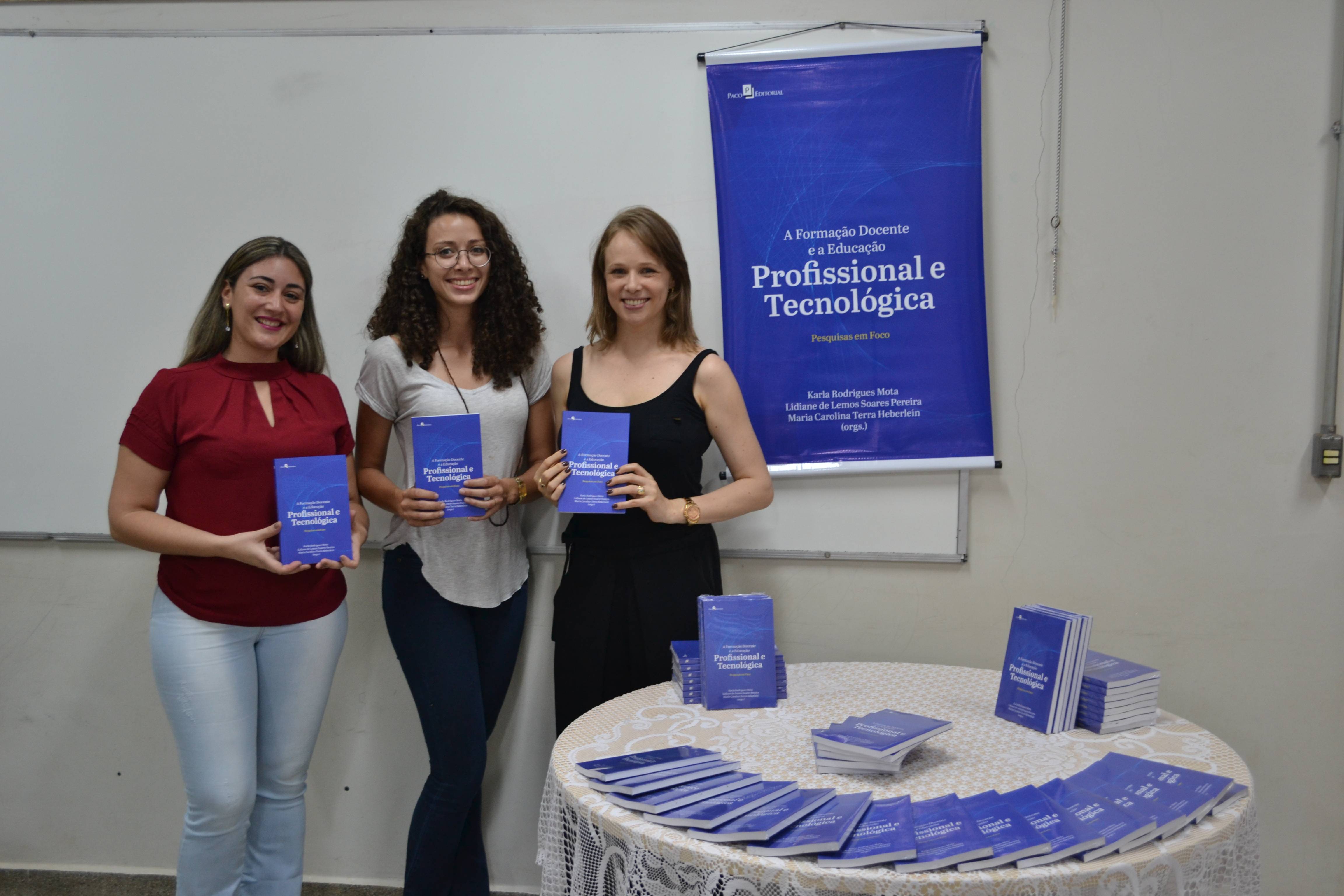 Lidiane, Karla e Maria Carolina, organizadoras do livro