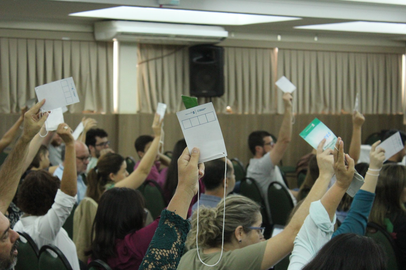 Delegados debatem as propostas das áreas de Ensino, Pesquisa, Extensão e Gestão