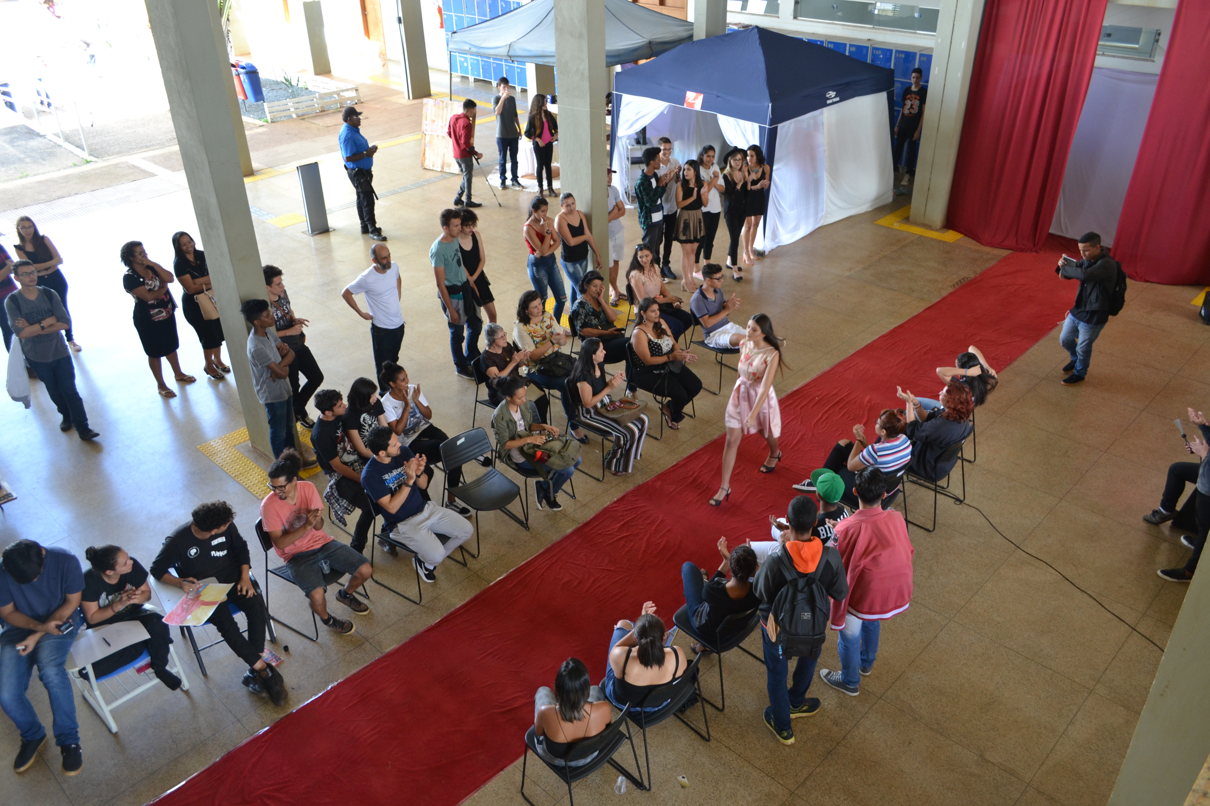 Duas empresas criadas pelos discentes, a Rebu e a Elegance, promoveram um desfile com muito capricho