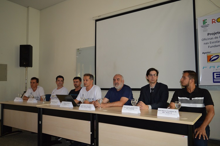 Mesa-redonda discutiu os impactos da tecnologia na sociedade durante Encontro de Robótica do IFG