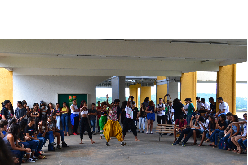 Apresentação de dança com professor Diogo