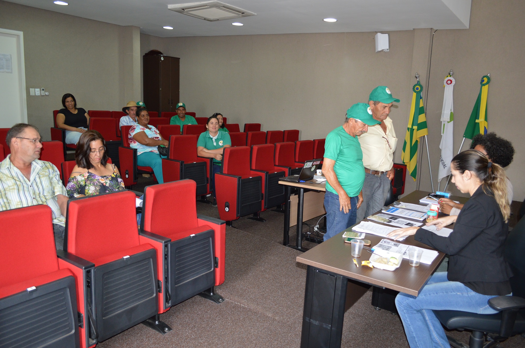 Agricultores familiares compareceram ao Siass para fazer as inscrições na Chamada Pública.