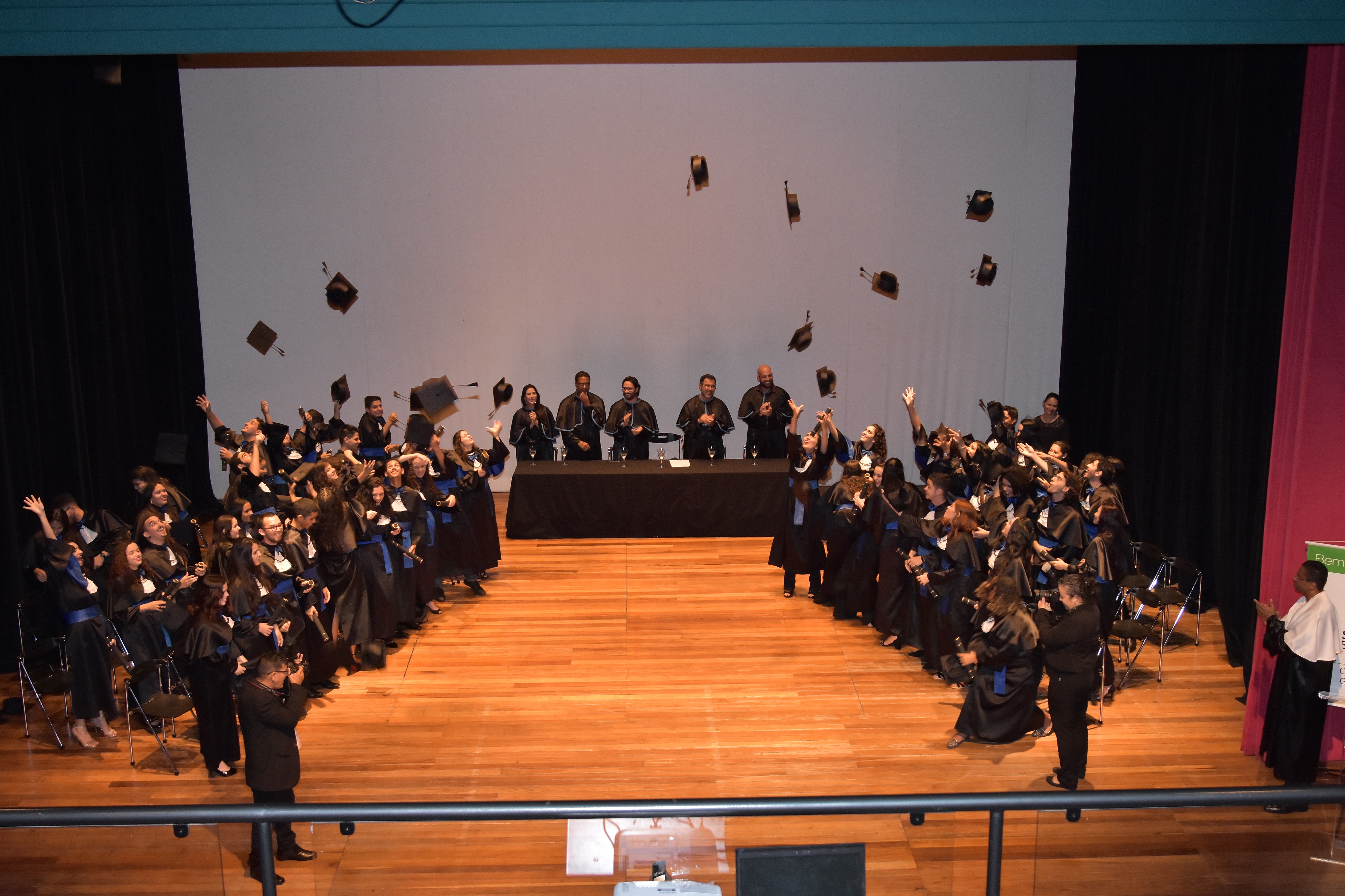 As solenidades de certificação dos concluintes dos cursos técnicos foram realizadas nos dias 21 e 22 de março, no Teatro do IFG - Câmpus Goiânia.