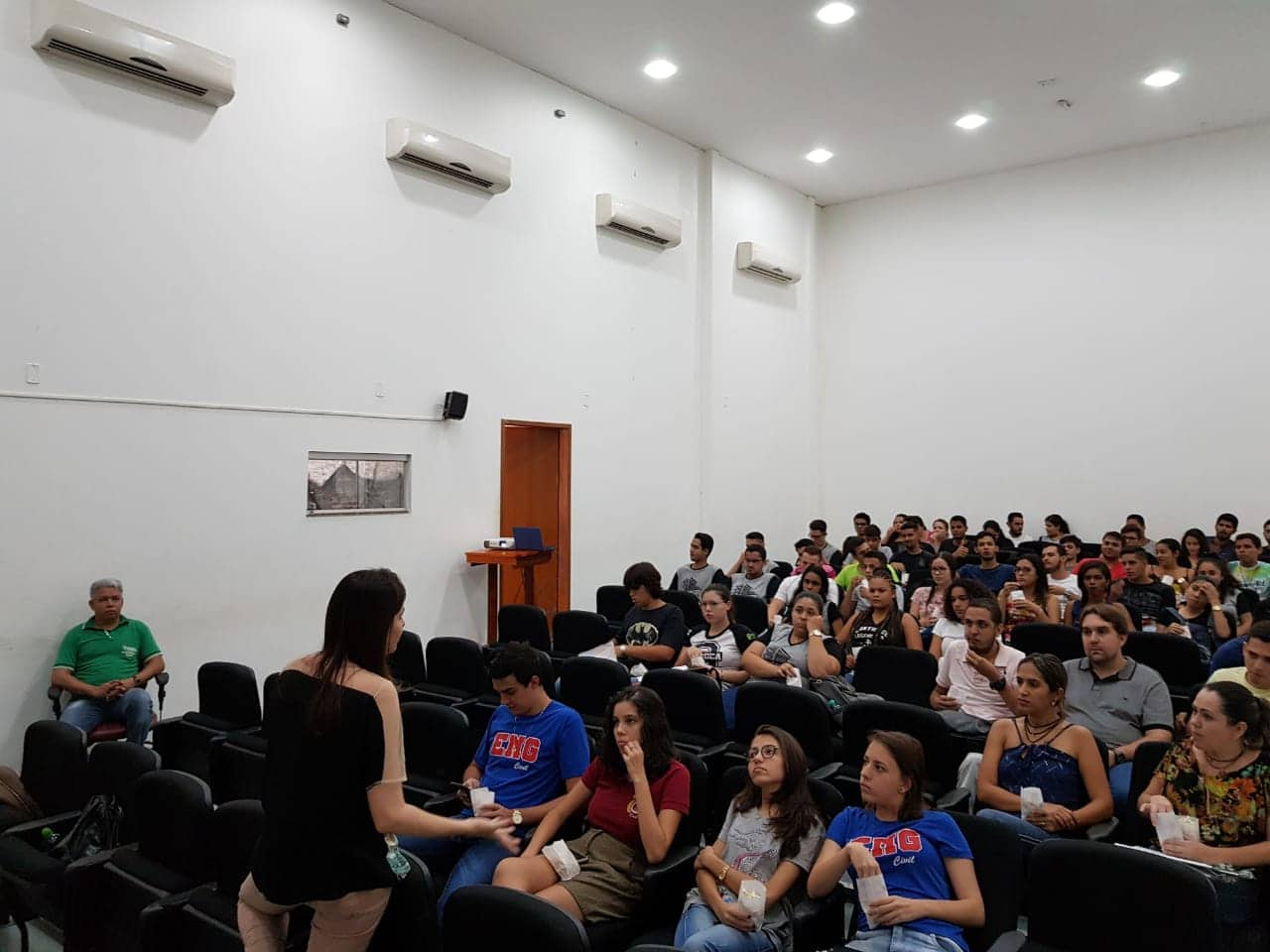 Palestra sobre bullying.