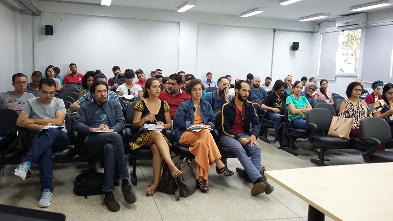 Professora Oneida Irigon, pró-reitora de Ensino, abriu o encontro