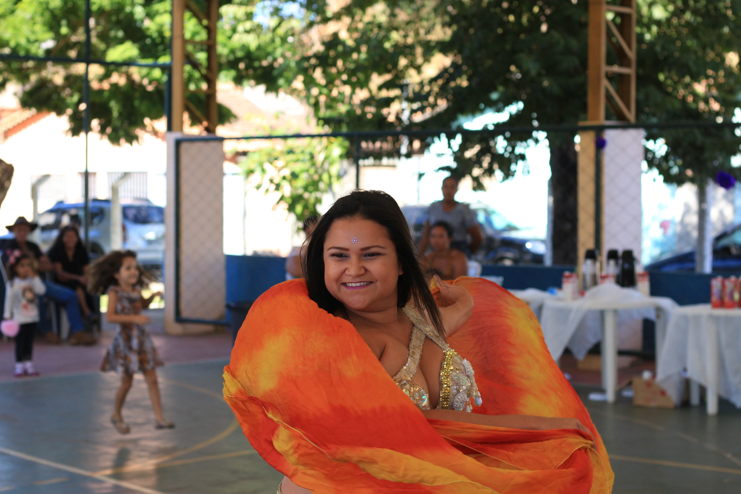 Professora Suzane em sua apresentação