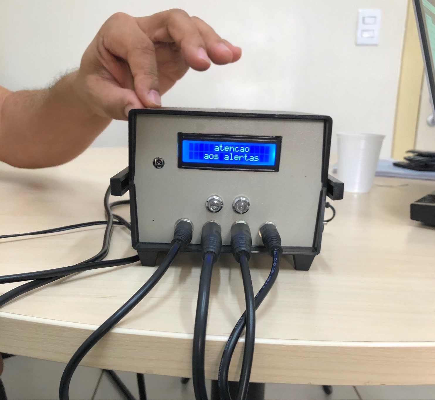 Hardware para medir o tempo de reação, outro projeto do IFG que estará na Campus Future e que consiste em um aparelho para medir o tempo de reação simples e o tempo de reação de escolha, avaliando aspectos neuromotores