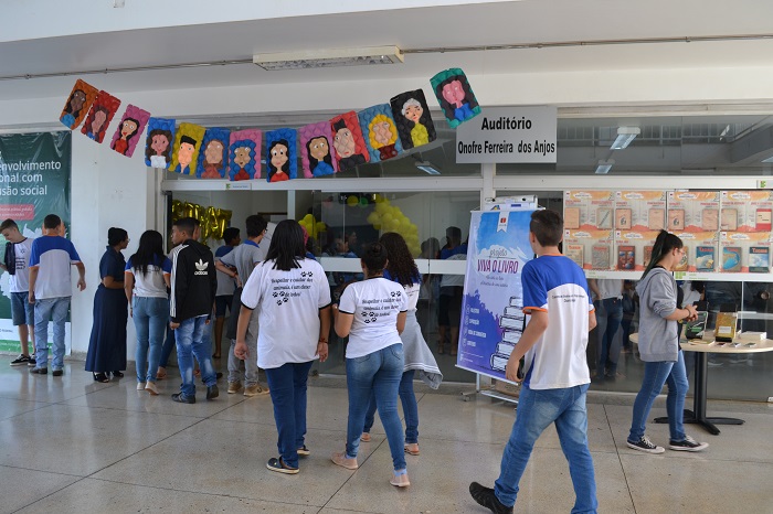 Estudantes do Colégio Dom Veloso também participaram da atividade