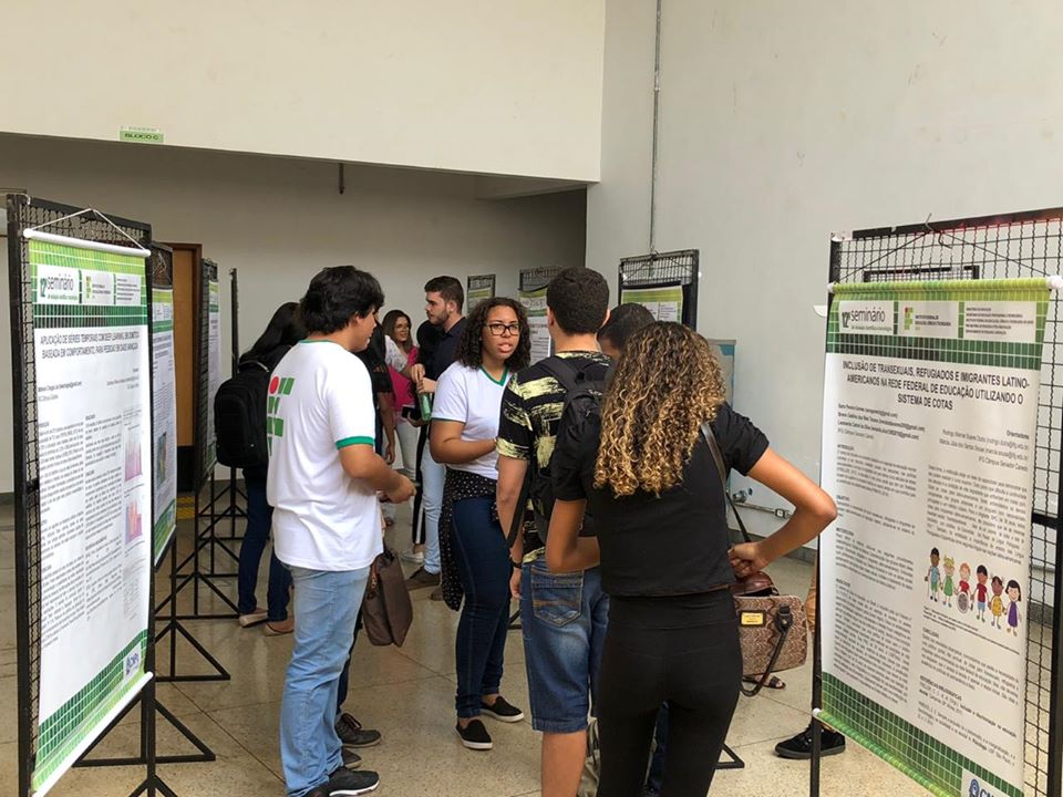 Estudantes do Câmpus Senador Canedo apresentam trabalhos