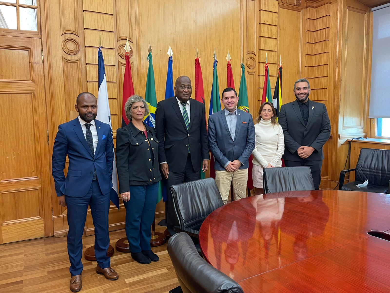 Secretariado Executivo, o Diretor-Geral, o Embaixador Armindo Brito Fernandes, a Chefe de Gabinete, a Dra. Joana Paulino Pereira, o Diretor de Ação Cultural e Língua Portuguesa, o Doutor João Ima-Panzo e a signatária, Secretário Executivo do Conif, Alexandre Bahia 