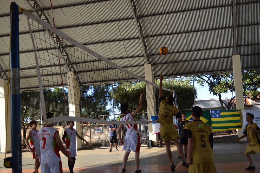 Ao final das partidas, os estudantes receberam medalhas de honra ao mérito