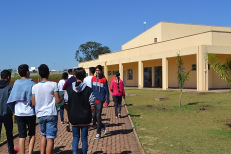 Visita ao refeitório deixou os estudantes muito entusiasmados 