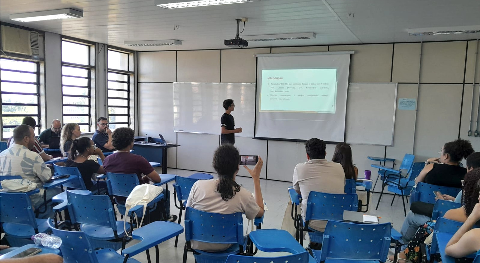 Trabalho sobre inércia e espaço absoluto é apresentado na UFF