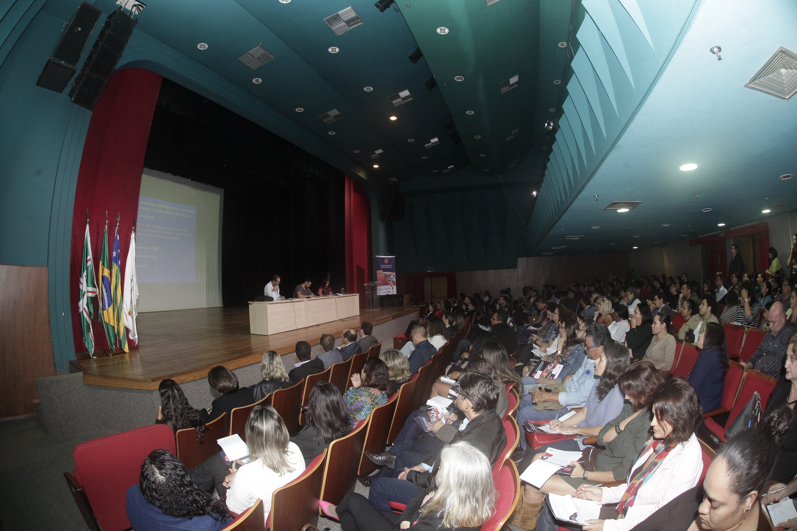 Auditório lotado na abertura do Encontro Nacional da EJA da Rede Federal