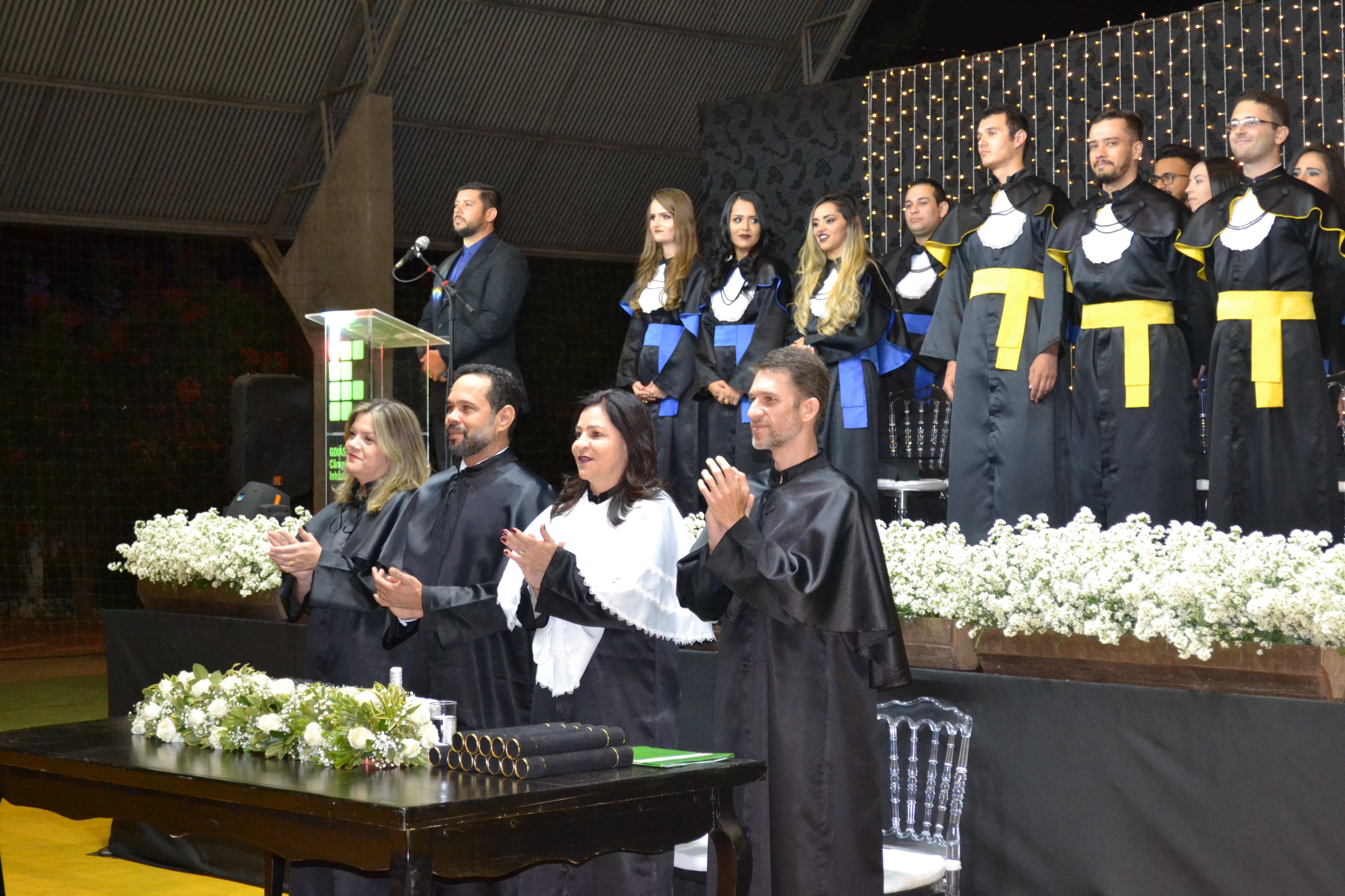 Mesa diretiva foi presidida pela professora Adriana dos Reis Ferreira