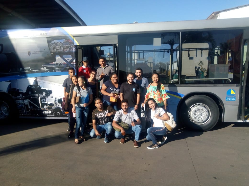 Alunos do IFG que participaram da visita ao Porto Seco