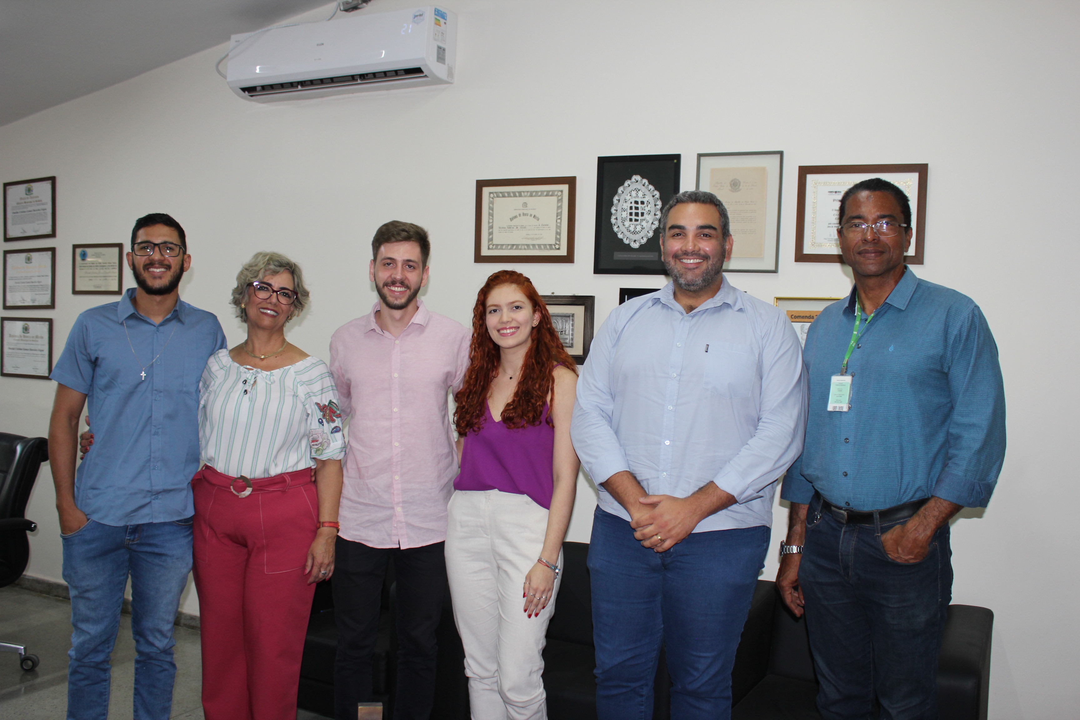 Johnatha, professora Oneida, Carlos, Danyela, Luciano e professor Sérgio